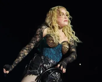 Madonna pede para fãs brasileiros pararem de falar português em show