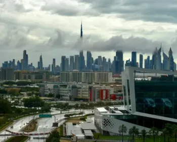 Normalmente seca, Dubai tem equivalente a um ano de chuva