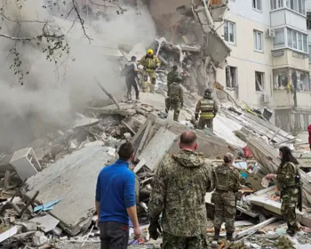 7 pessoas morrem após míssil atingir prédio residencial na Rússia