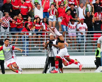 Vinícius Nunes amplia para o CRB e sela classificação à final; veja o gol
