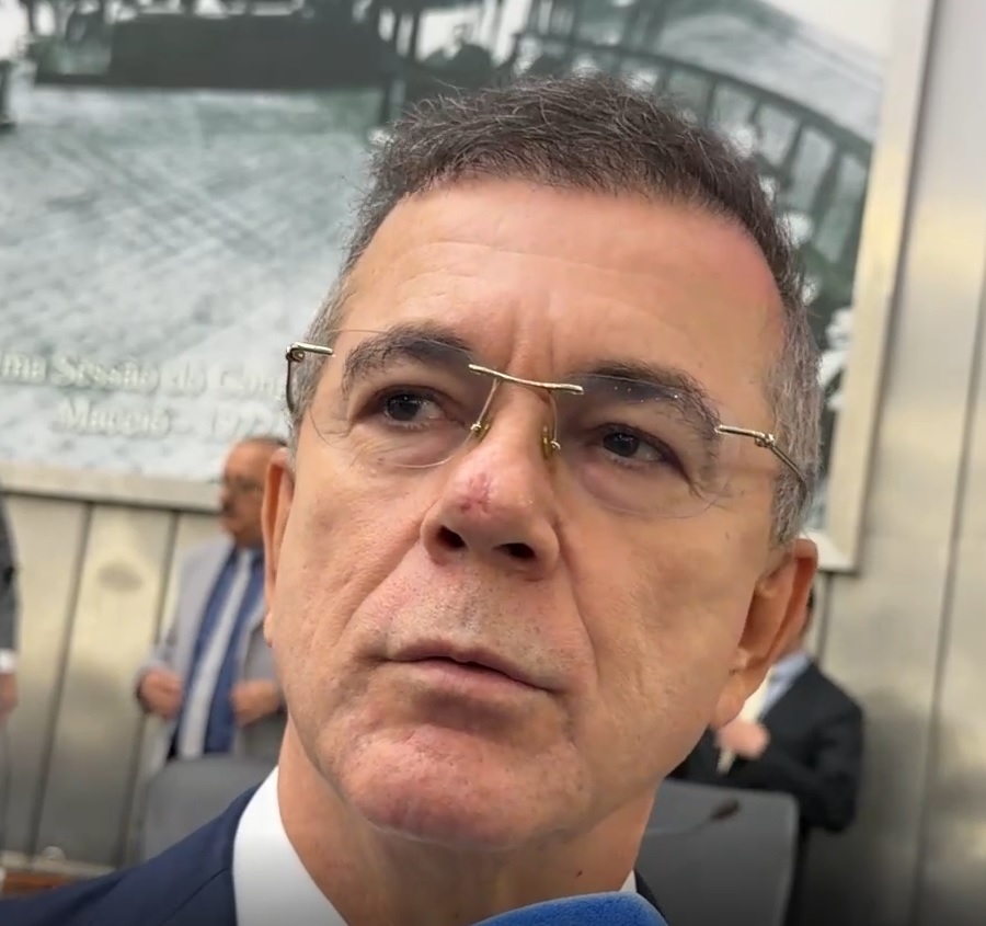 Presidente do PT em AL diz que Lessa 'jogou sua história no lixo' ao se aliar a JHC