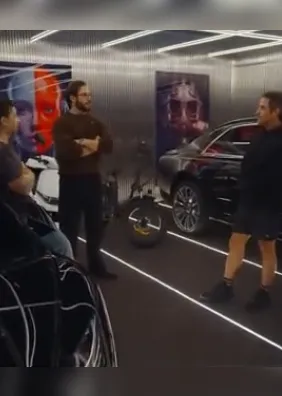Carlinhos Maia abre mansão e mostra coleção de carros de luxo: 'realizado'