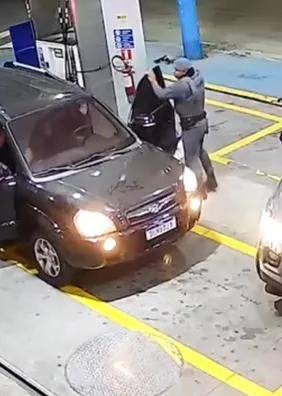 VÍDEO: idoso é resgatado após ser feito refém dentro de carro em Guarulhos