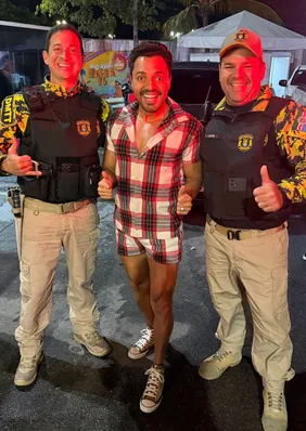 Tirulipa chega 'escoltado' pelo DMTT para show no Jaraguá; veja vídeo