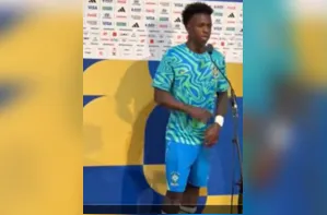 Vini se recusa falar espanhol em entrevista da seleção: 'Estou com Brasil'