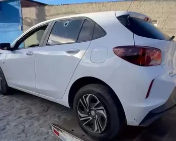 Homem é baleado dentro de carro na Santa Lúcia; polícia investiga o caso