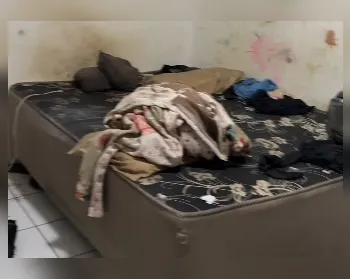 Idosa com salário de R$ 16 mil vivia em condições precárias enquanto filho usava dinheiro, diz PM