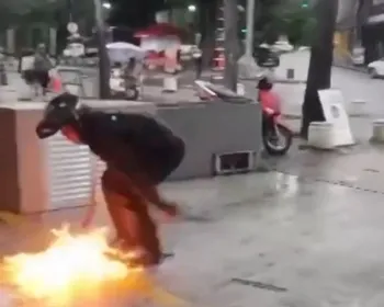 Motociclista incendeia posto após reclamar da má qualidade da gasolina; veja o vídeo!