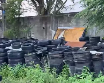 Pneus acumulados viram foco de incêndio em área próxima ao IML em Maceió