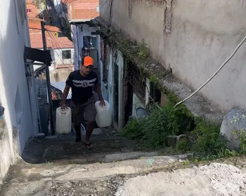 Sem água há quatro dias, moradores do Feitosa cobram solução da BRK
