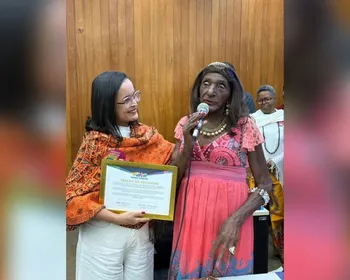 Tiana Cardeal, travesti mais velha do Brasil, é homenageada
