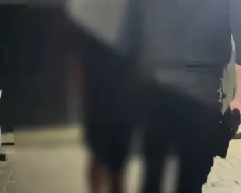 Veterinário é preso em flagrante após agredir companheira em discussão sobre drogas