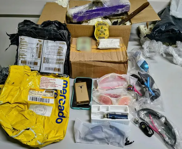 Mulher é presa com mais de 1 kg de drogas destinadas a grupo criminoso