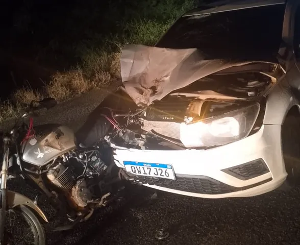 Pedreiro morre após moto ser atingida por carro em Craíbas; esposa e bebê ficam feridas