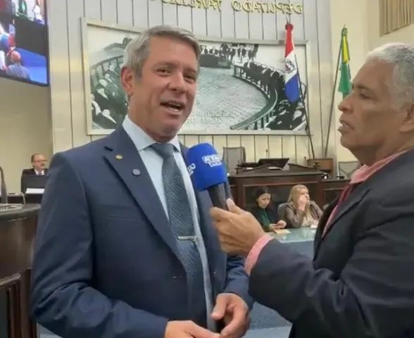 Flávio Bolsonaro deve vir a Alagoas em julho para receber título de cidadão alagoano