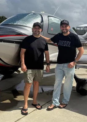 Mano Walter mostra novo avião avaliado em cerca de R$ 8,5 milhões
