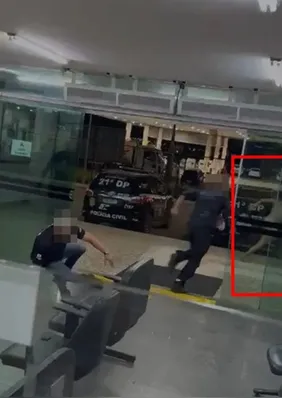 Após quebrar iPhone de R$ 12 mil, travesti xinga policial de "macaco"