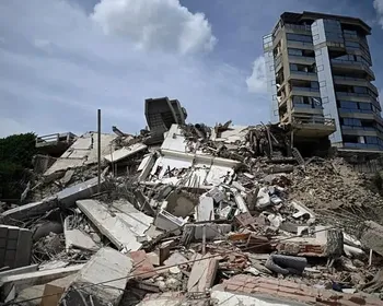 Corpos em decomposição nas ruas escancaram colapso após terremoto