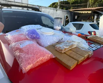 Homem é preso com 7 kg de maconha, cocaína e arma em Rio Largo