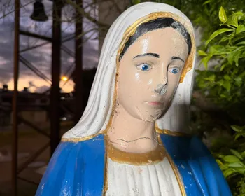 Imagem de Nossa Senhora é vandalizada em frente a igreja no Farol