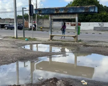 Moradores denunciam abandono de ponto de ônibus no Antares