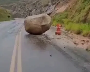Vídeo: pedra desaba em trecho da BR-416 na Zona da Mata de Alagoas