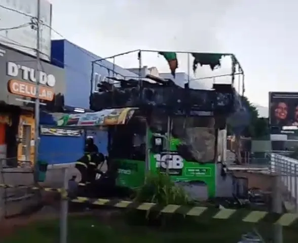 Incêndio destrói banca de revistas no centro de Arapiraca
