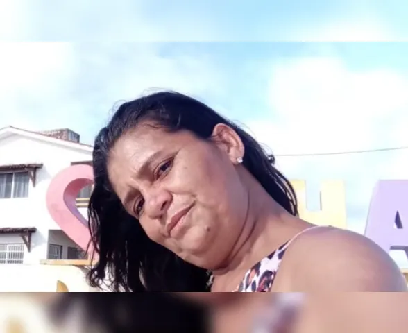 Vítima de tentativa de feminicídio com 90% do corpo queimado é transferida para UTI