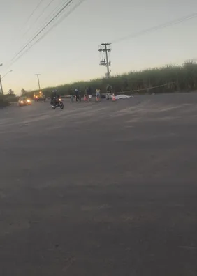 Colisão frontal entre moto e ônibus deixa dois jovens mortos na AL-420