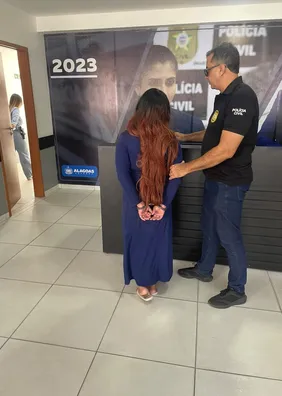 Golpe da falsa venda de imóveis: mulher é presa enquanto vítima assinava documentos