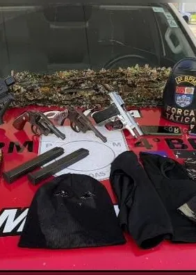 Grupo armado e com roupas camufladas é alvo da PM; suspeito morre em confronto no Benedito Bentes