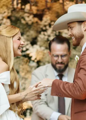 Gustavo Tubarão faz piadas em votos de casamento com Jade e divide opiniões na internet