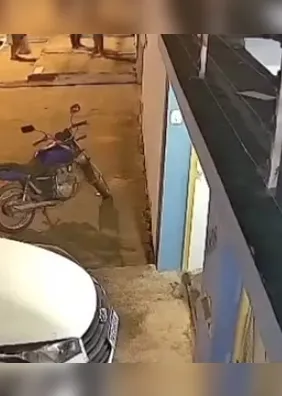 Imagens mostram momento em que idosa é atropelada e morta durante manobra em garagem