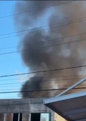 Incêndio de grandes proporções atinge oficina abandonada e provoca explosões na Mangabeiras