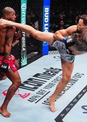 Maurício Ruffy conquista prêmio de Nocaute do Ano no World MMA Awards
