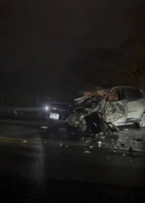 Quatro pessoas ficam presas em carro após colisão e são resgatadas na BR-316