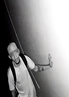Vídeo: homem invade igreja evangélica e furta equipamentos no Farol