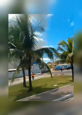 VÍDEO: Máquina pega fogo após explosão durante abastecimento em obra no Jaraguá