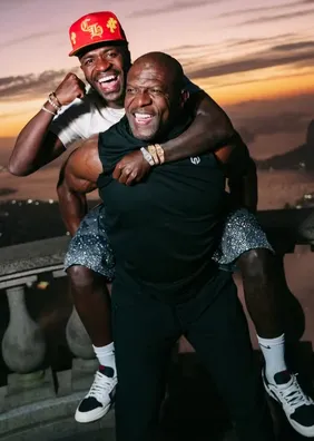 Vini Jr. encontra Terry Crews no Cristo Redentor após meme de 'As Branquelas' conquistar a Copa