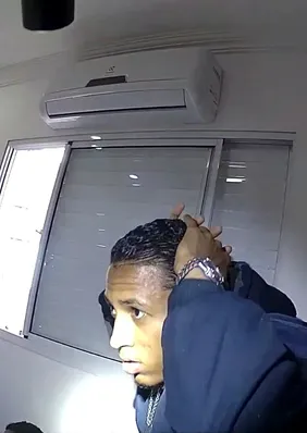 Bodycams mostram PMs matarem jovem rendido e com mãos à mostra