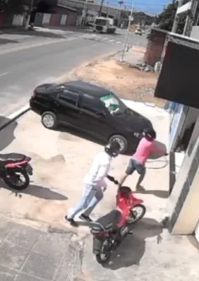 Dupla observa loja e retorna no dia seguinte para cometer assalto em Maceió