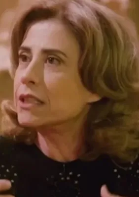 Fernanda Torres revela que foi confrontada por Karla Sofía Gascón