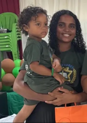 Grávida e filho de 4 anos morrem após incêndio em ataque de homens armados