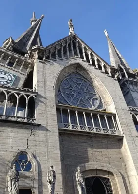Torre de catedral desaba após terremoto de 7,4 na Colômbia