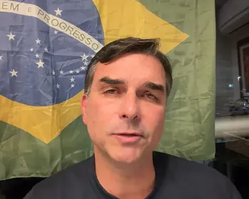 Advogado de Lulinha reage a Flávio e cobra explicações sobre Master