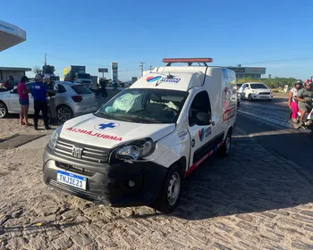 Ambulância que seguia para hospital se envolve em acidente em Arapiraca