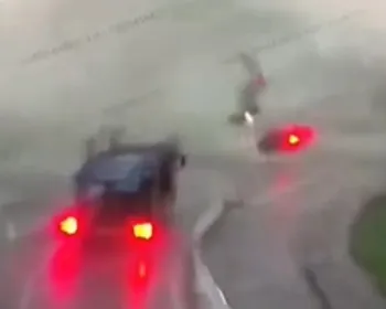 Câmeras registram carro sendo arremessado por tornado na China