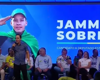 Candidato do PL diz que não é gay, mas se apaixonou por Bolsonaro: 'Amor à primeira vista'