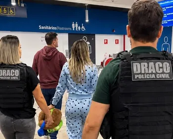 Esposa de braço direito do líder do CV é presa ao voltar da Europa