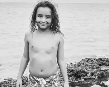 Ex-atriz da Globo se emociona ao comentar caso de menino morto pelo tio-avô em Maceió